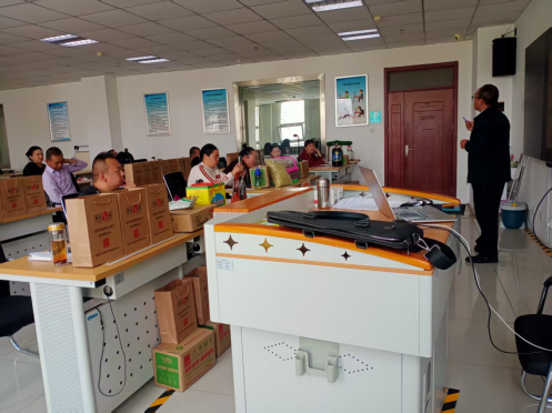 图为盲人保健按摩培训班